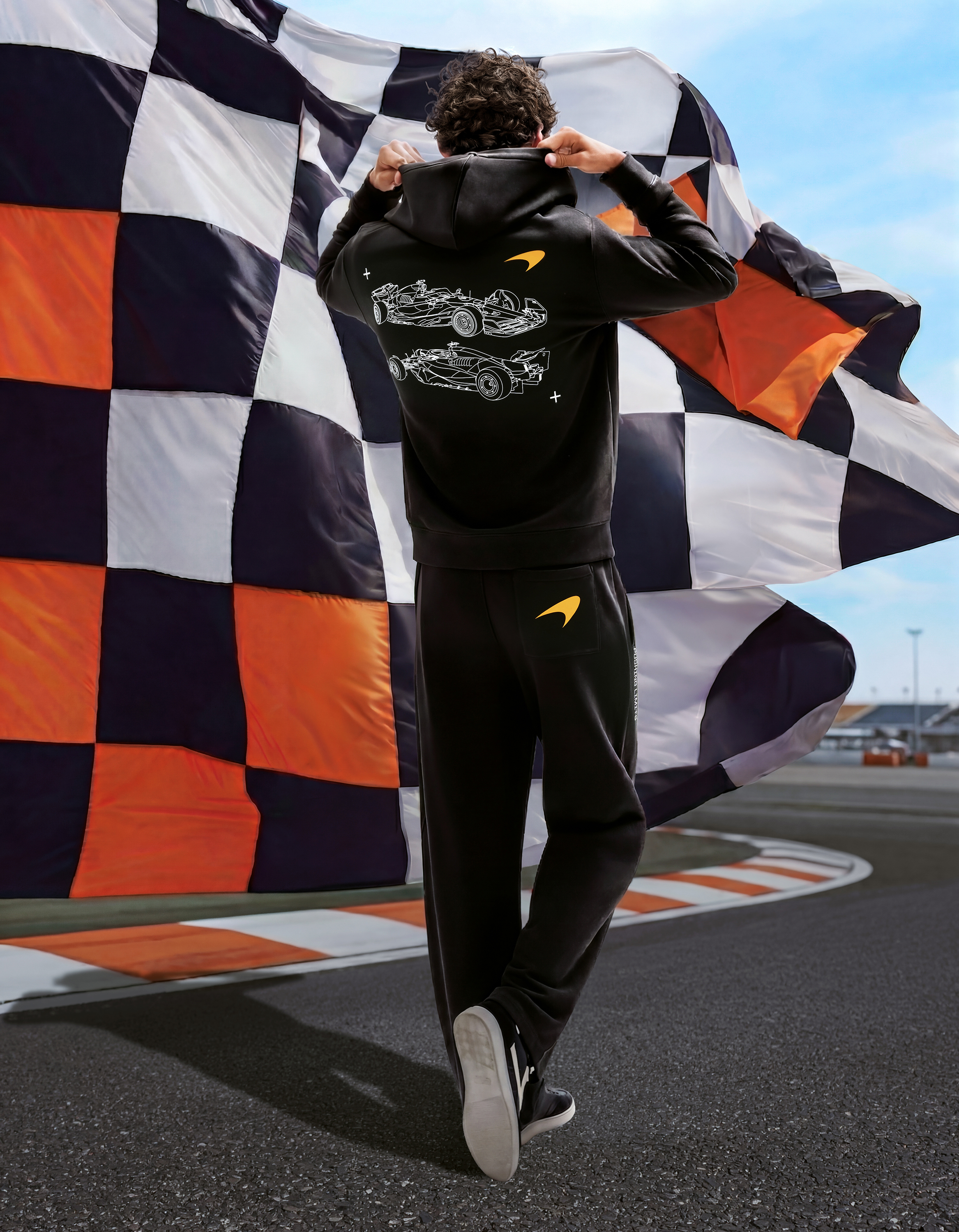 Tepláky McLaren