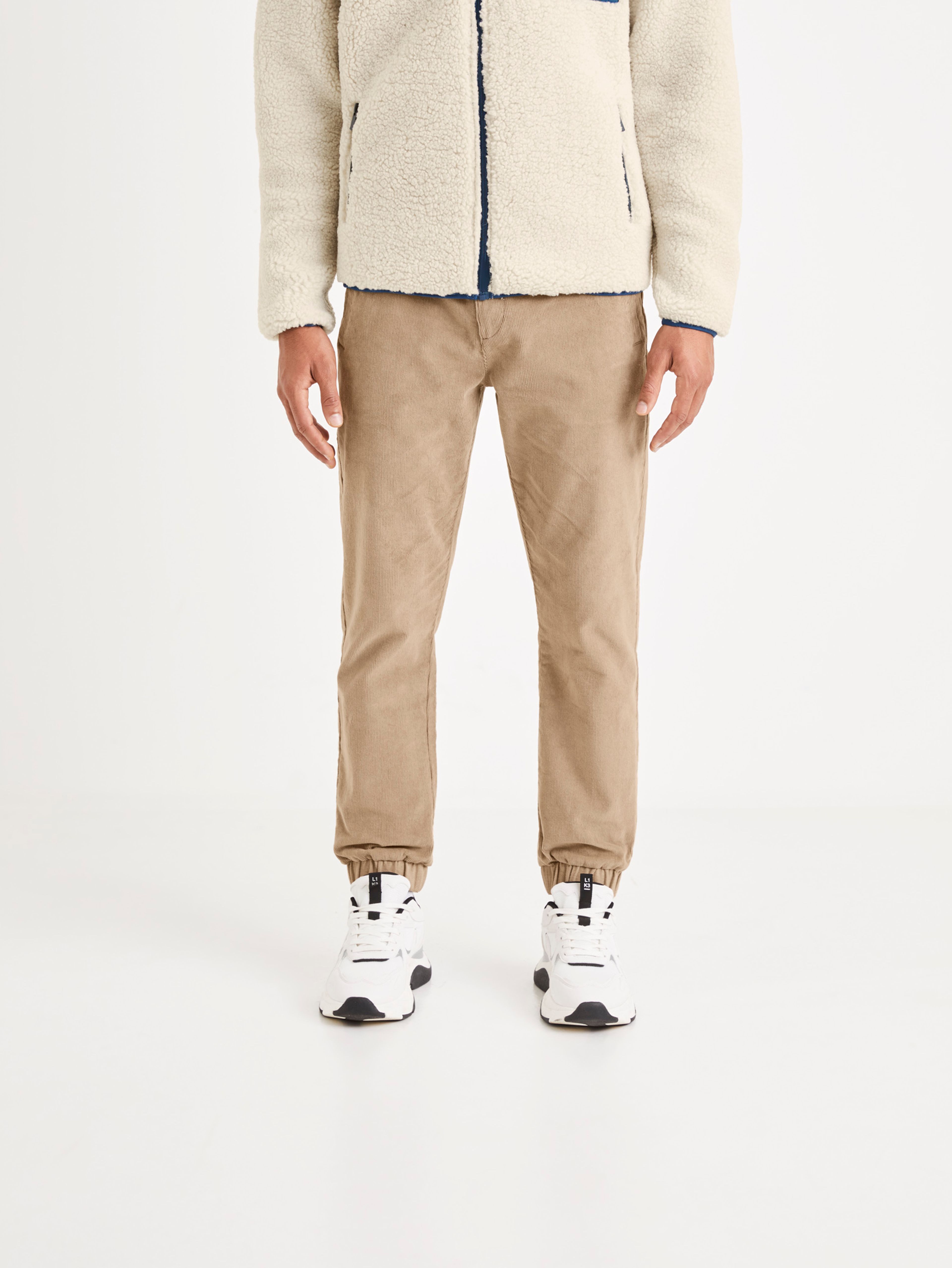 Menčestrové nohavice Voroy